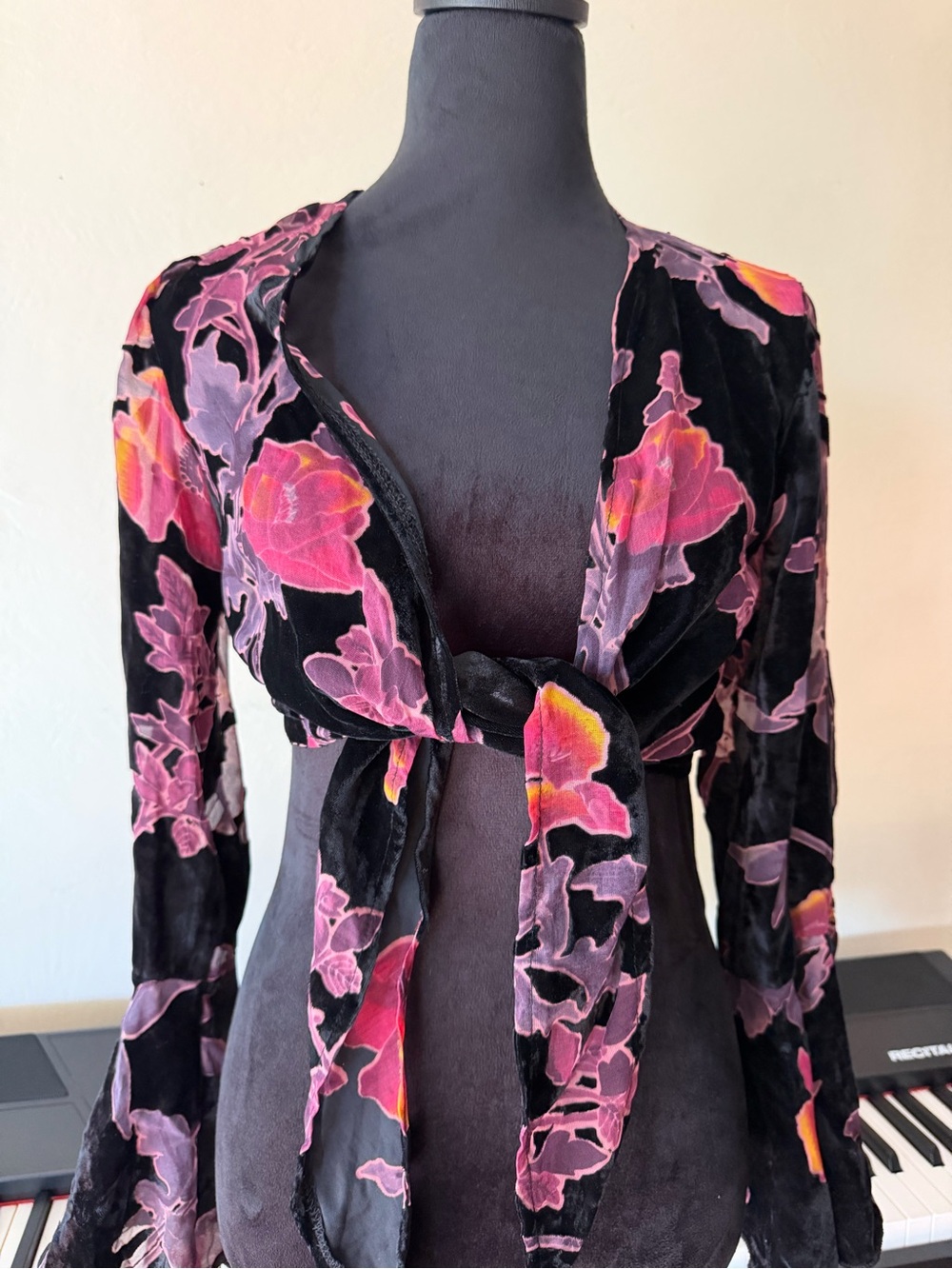 Tie front bolero bell sleeve velvet burnout size 8 practical magic style - Picture 2 of 7